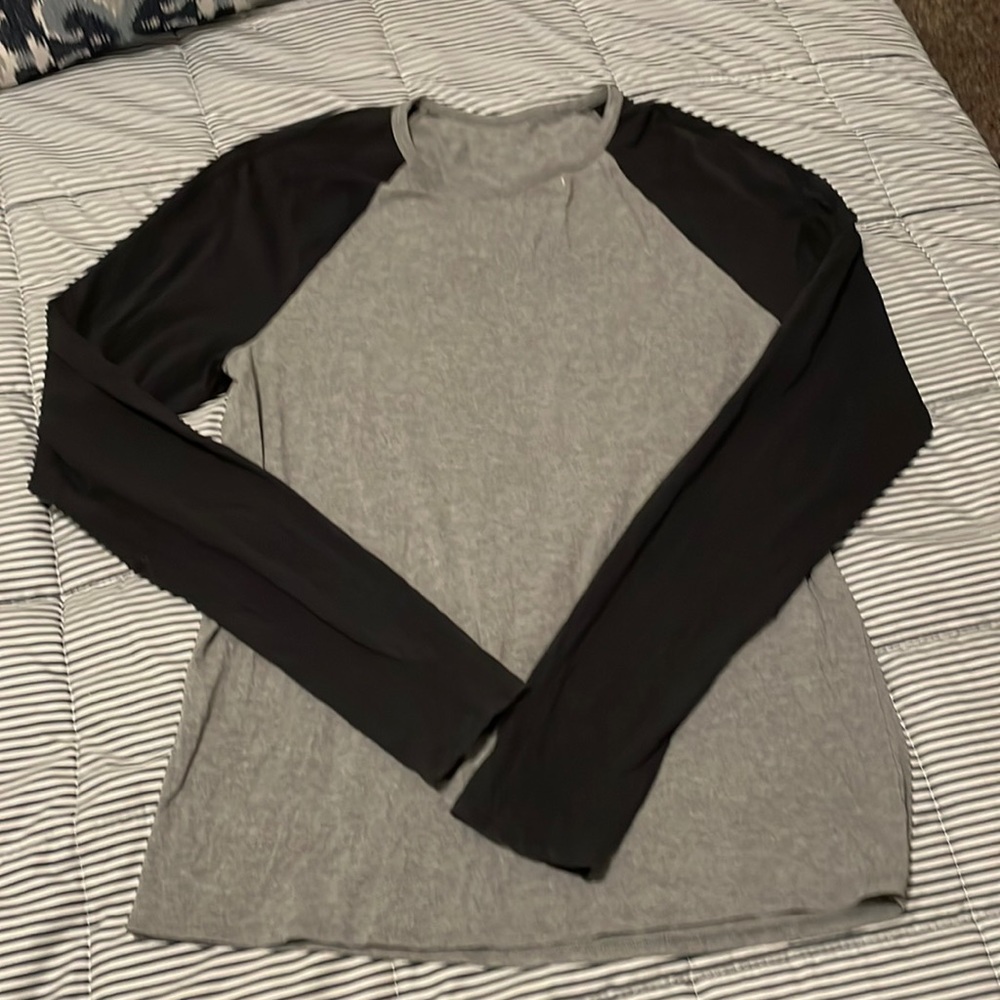 Mens Lululemon color block long sleeve Tee